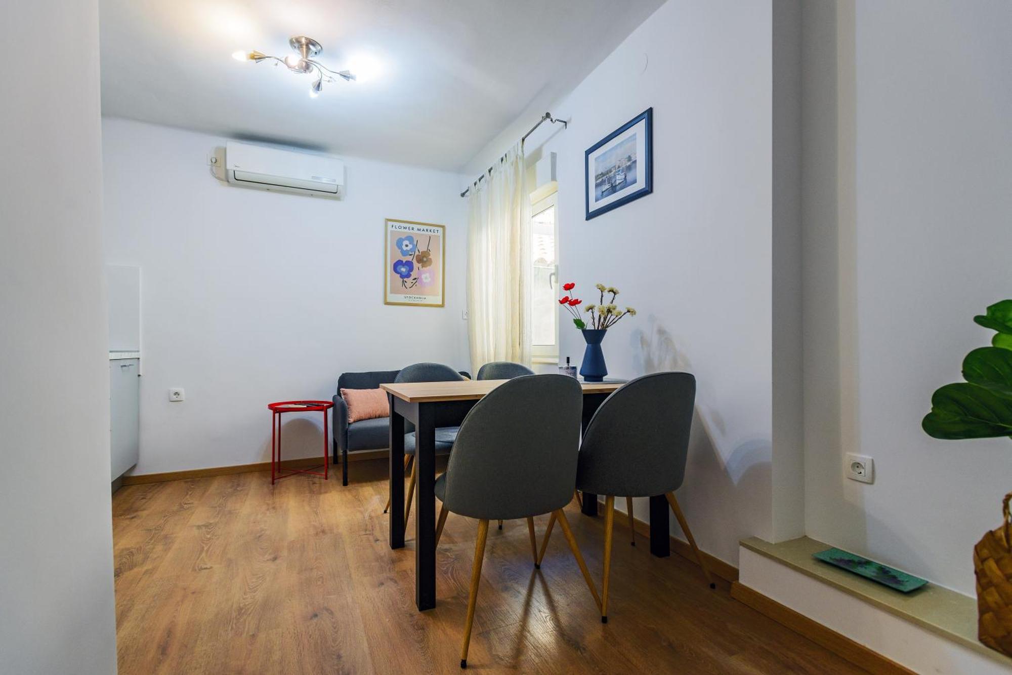 Pretty In The Centre - Old Town Apartment *