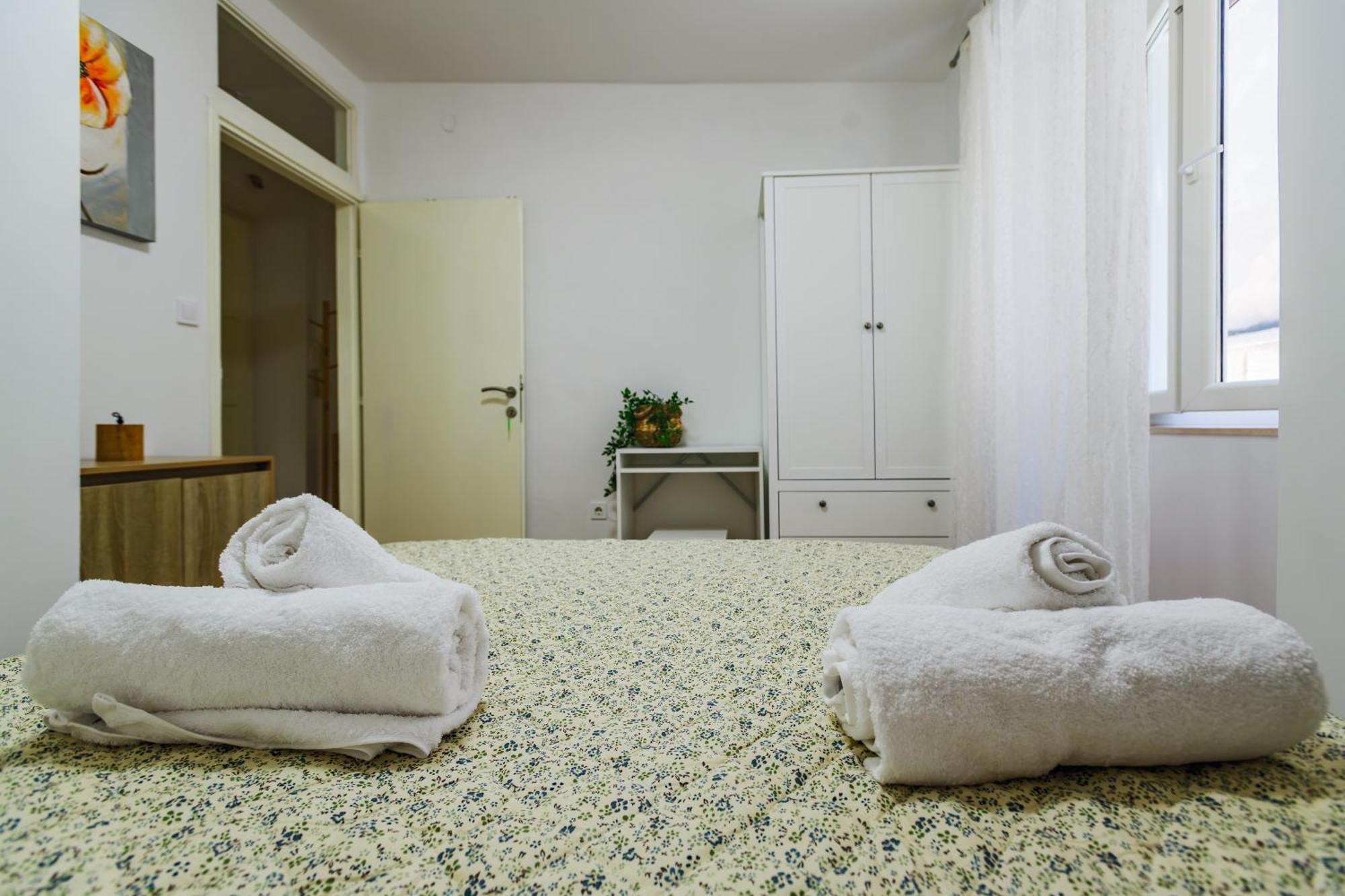 Pretty In The Centre - Old Town Apartment *